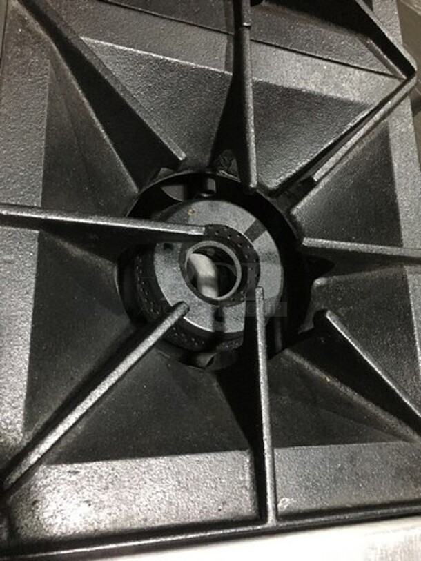Amazing! RARE FIND! Vulcan Natural Gas Powered 2 Burner Range With 24 Inch Flat Top Grill! With Full Size Convection Oven Underneath! With Metal Racks! Model 36C-24GT2BN Serial 481830709! On Commercial Casters!   - Image 7 of 12