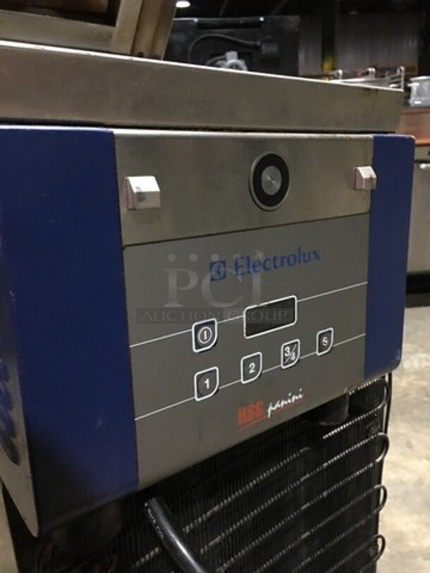 NICE! 2015 Electrolux HSG Infrared Panini Press Grill! Model HSPPAN Serial 51010002! 208V 1 Phase!  - Image 6 of 8