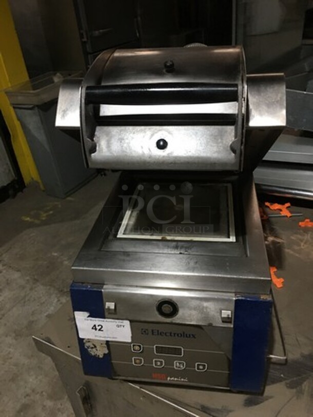 NICE! 2010 Electrolux HSG Infrared Panini Press Grill! Model HSPPAN Serial 02801070! 208V 1 Phase!  - Image 1 of 8