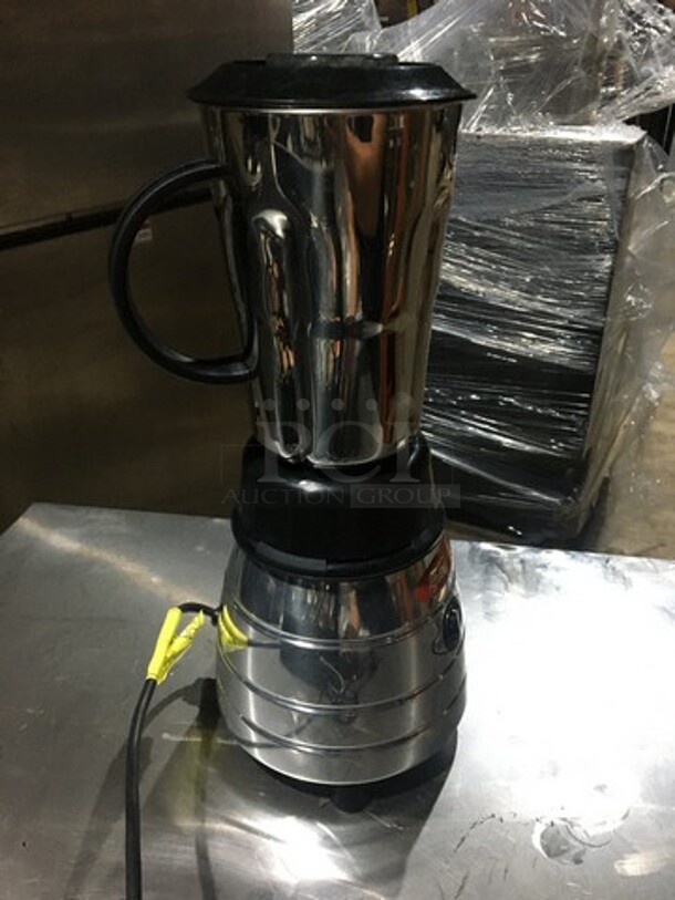 New! Fleetwood Commercial Bar Blender! Model LI! With Stainless Steel Pitcher! 110V 1 Phase!  - Image 3 of 9