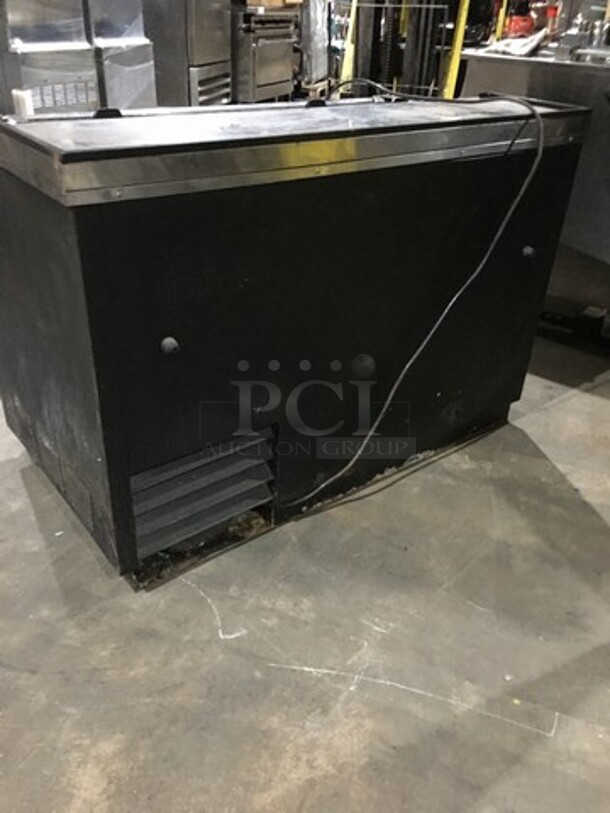 True 2 Top Sliding Door Beer Cooler! Model TD50-18 Serial 6636054! 115V 1 Phase!  - Image 4 of 9