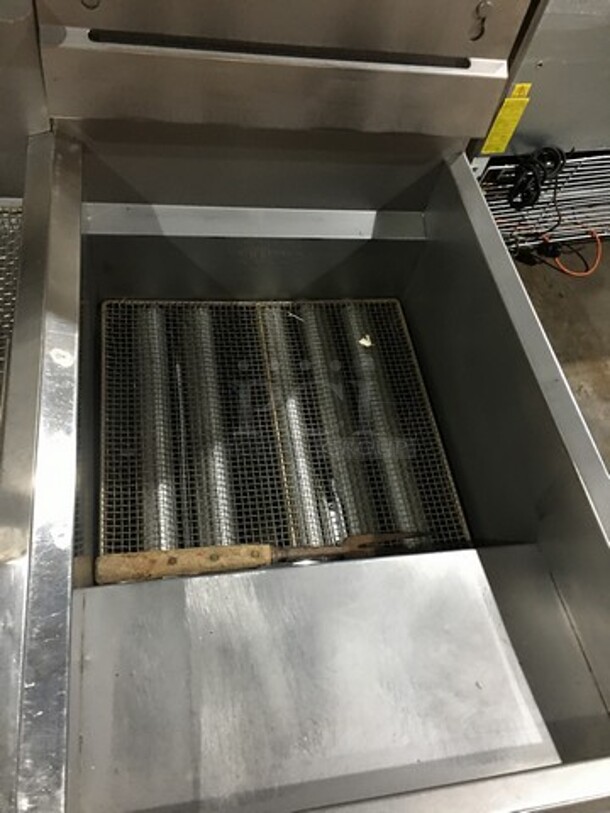 Nice! Pitco Dual 75LBS Natural Gas Powered 2 Bay Deep Fat Fryer! With Dump Station! Each Bay Is 5 Burners! With Oil Filter! Model F183S Serial 10-86AX20277SNPS! On Legs!  - Image 6 of 12