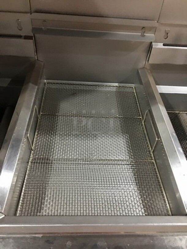 Nice! Pitco Dual 75LBS Natural Gas Powered 2 Bay Deep Fat Fryer! With Dump Station! Each Bay Is 5 Burners! With Oil Filter! Model F183S Serial 10-86AX20277SNPS! On Legs!  - Image 7 of 12