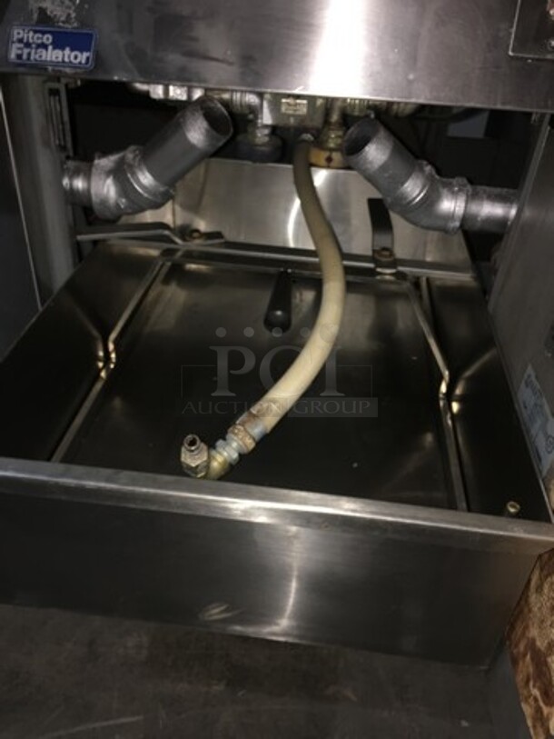 Nice! Pitco Dual 75LBS Natural Gas Powered 2 Bay Deep Fat Fryer! With Dump Station! Each Bay Is 5 Burners! With Oil Filter! Model F183S Serial 10-86AX20277SNPS! On Legs!  - Image 9 of 12
