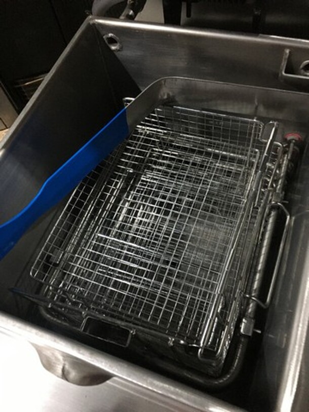 FAB! 2019 NEW NEVER USED! Shinehoequipment Electric Powered Pressure Fryer! Model P007! With Oil Filter System! On Casters!  - Image 7 of 12
