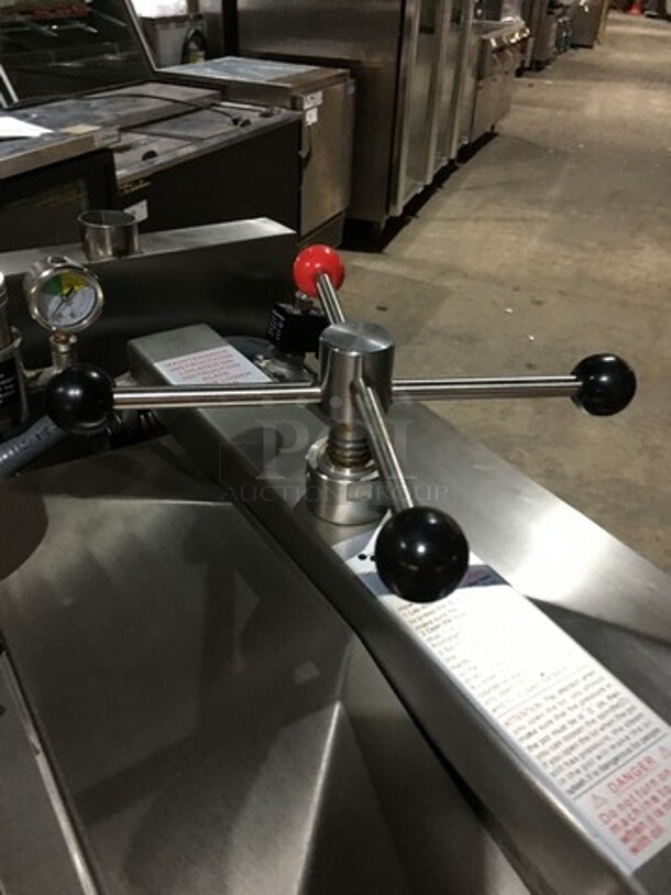 FAB! 2019 NEW NEVER USED! Shinehoequipment Electric Powered Pressure Fryer! Model P007! With Oil Filter System! On Casters!  - Image 8 of 12