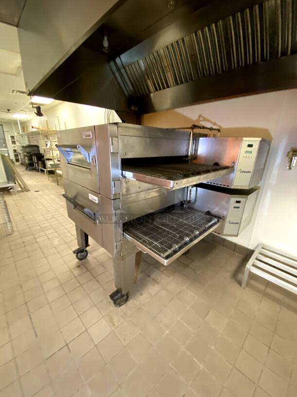 (Set) Lincoln 1600-002 Conveyor Ovens on casters. Natural Gas. Tested & working! Excellent condition and very clean!! ** $1,700 FEE TO HAVE OVENS REMOVED & PREPARED FOR SHIPPING **  Fee + Shipping. NOT NEGOTIABLE. - Image 2 of 12
