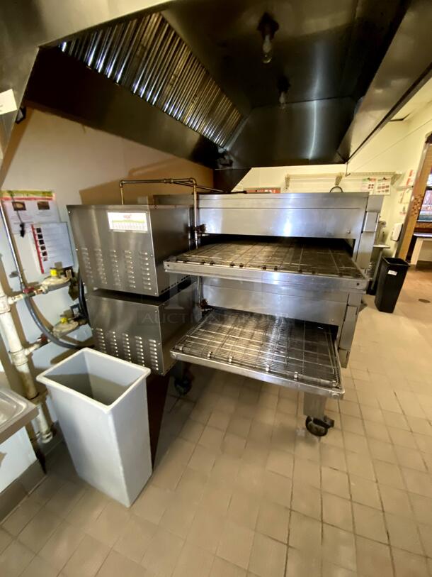 (Set) Lincoln 1600-002 Conveyor Ovens on casters. Natural Gas. Tested & working! Excellent condition and very clean!! ** $1,700 FEE TO HAVE OVENS REMOVED & PREPARED FOR SHIPPING **  Fee + Shipping. NOT NEGOTIABLE. - Image 5 of 12