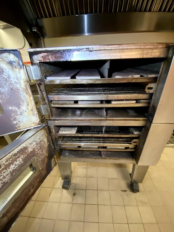 (Set) Lincoln 1600-002 Conveyor Ovens on casters. Natural Gas. Tested & working! Excellent condition and very clean!! ** $1,700 FEE TO HAVE OVENS REMOVED & PREPARED FOR SHIPPING **  Fee + Shipping. NOT NEGOTIABLE. - Image 7 of 12