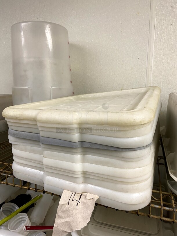 Lot of Plastic Storage containers and Lids & (3) 18 qt Cambro containers - Image 2 of 4