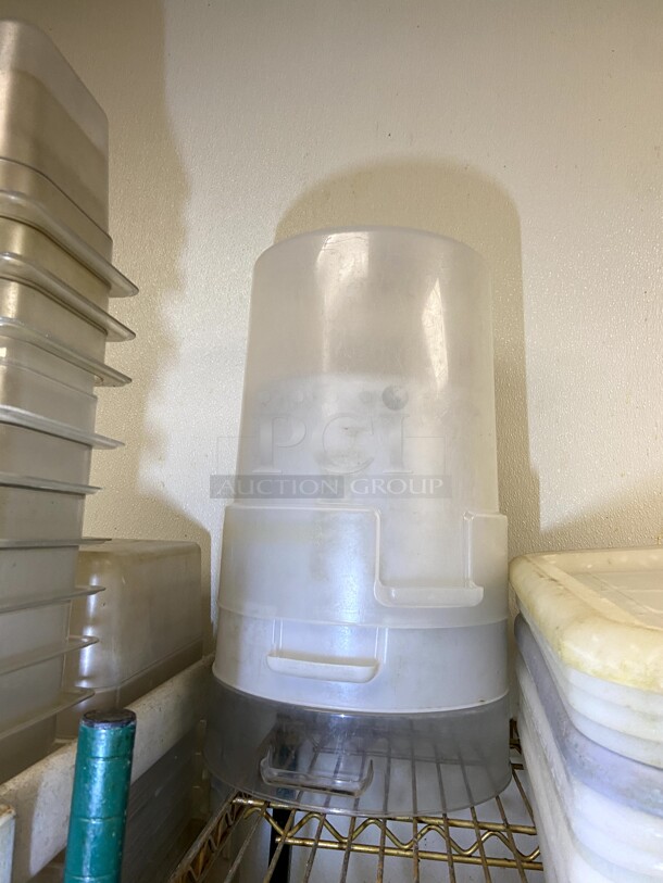 Lot of Plastic Storage containers and Lids & (3) 18 qt Cambro containers - Image 3 of 4