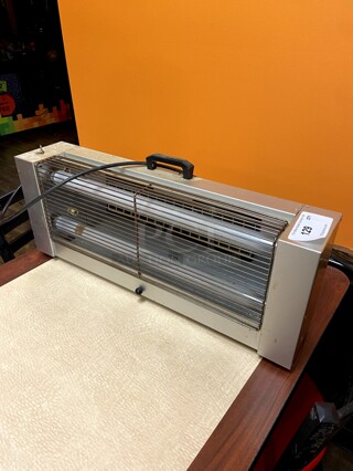 Fly Light. Working when Removed. 120 volt.
