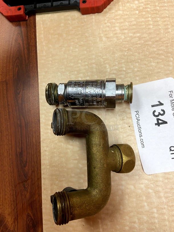 WATTS Back Flow Preventer & Hose Splitter - Image 3 of 4
