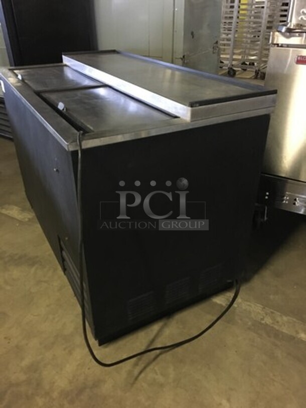 True Commercial Under The Counter Beer Bottle Cooler! With 2 Stainless Steel Sliding Top Doors! Model TD5018 Serial 1265577! 115V 1Phase! - Image 3 of 8