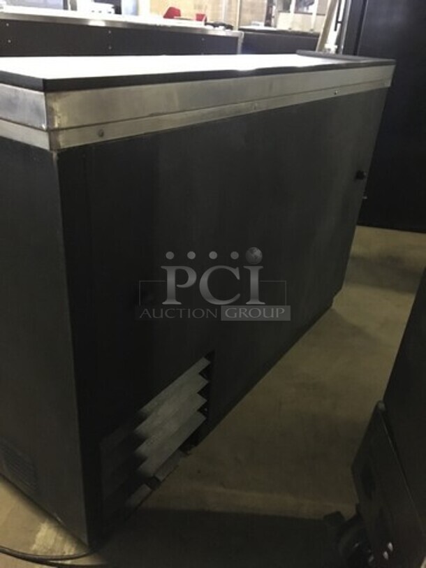 True Commercial Under The Counter Beer Bottle Cooler! With 2 Stainless Steel Sliding Top Doors! Model TD5018 Serial 1265577! 115V 1Phase! - Image 4 of 8