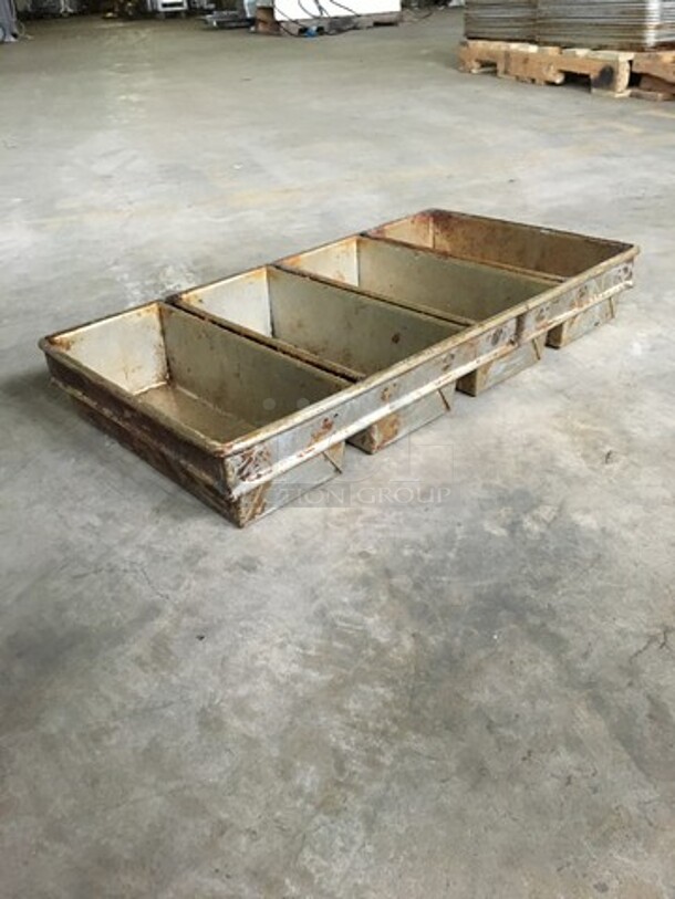 Metal 4 Compartment Bread Baking Pan! 10 X Your Bid!  - Image 1 of 6