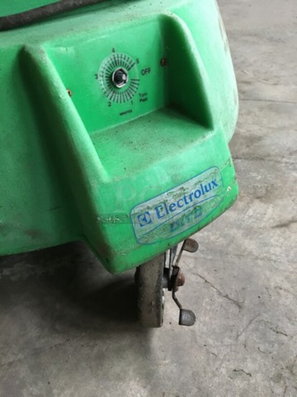 The Green Machine Commercial Salad/Lettuce  Spinner!  - Image 6 of 8