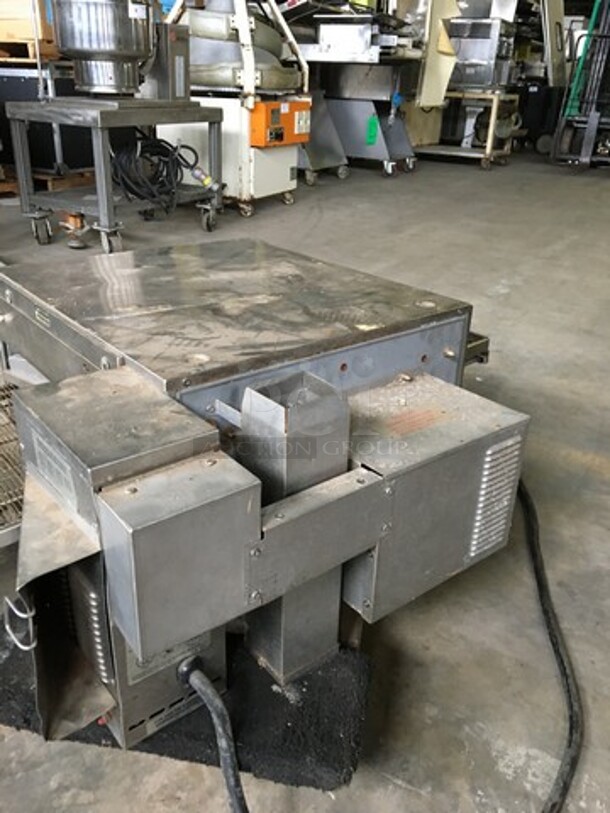 Lincoln Commercial Countertop Electric Powered Conveyor Pizza Oven! All Stainless Steel! Model 1301 Serial 30062870784! 208V 1Phase! On Legs! - Image 3 of 9