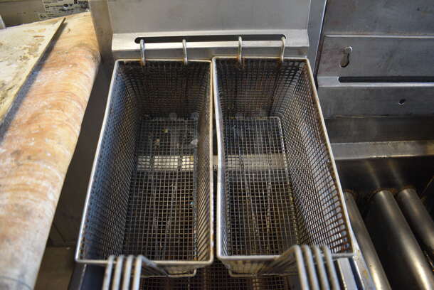 GREAT! Superior Model EF3 Stainless Steel Commercial Floor Style Natural Gas Powered Deep Fat Fryer w/ 2 Metal Fry Baskets. 90,000 BTU. 15.5x30x47 - Image 4 of 6