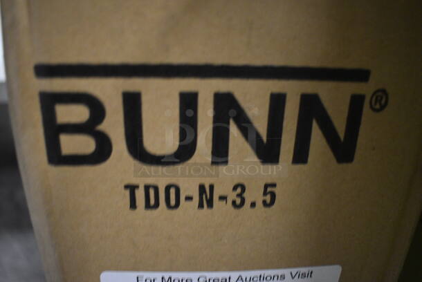 BRAND NEW IN BOX! Bunn Stainless Steel Beverage Holder Dispenser. 6x15x22 - Image 6 of 6
