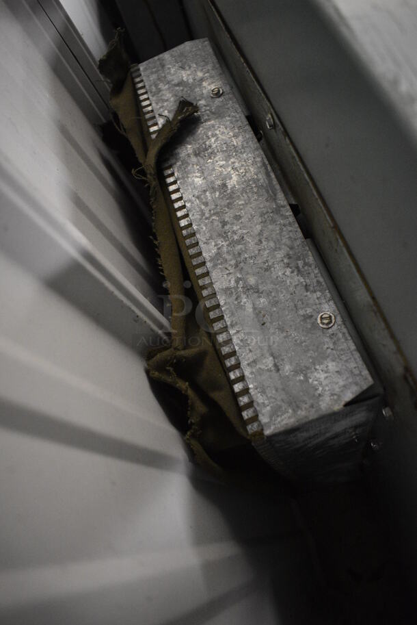 Carrier Model 38R5-524 Metal Commercial Condenser. 115/230 Volts, 1 Phase. 40x26x22 - Image 5 of 6