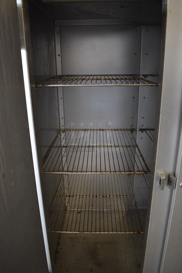 GREAT! Traulsen Model GHT 2-32 NUT Metal Commercial 2 Door Reach In Cooler w/ Metal Racks. 115 Volts, 1 Phase. 52x34x83. Tested and Working! - Image 5 of 7