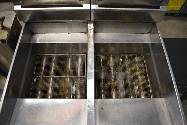 BEAUTIFUL! Pitco Frialator Model SG14 Stainless Steel Commercial Natural Gas Powered Deep Fat Fryer w/ Filtration System on Commercial Casters. 110,000 BTU. 31.5x34.5x46 - Image 4 of 7