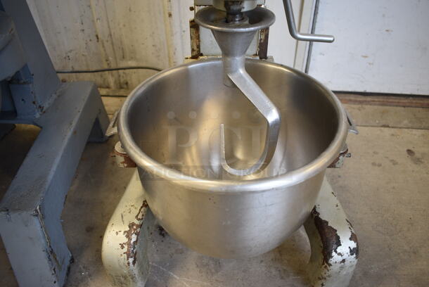 NICE! Hobart Model A-120 Metal Commercial Countertop 12 Quart Planetary Mixer w/ Stainless Steel Mixing Bowl and Dough Hook. 115 Volts, 1 Phase. 17x19x30. Tested and Working! - Image 5 of 8