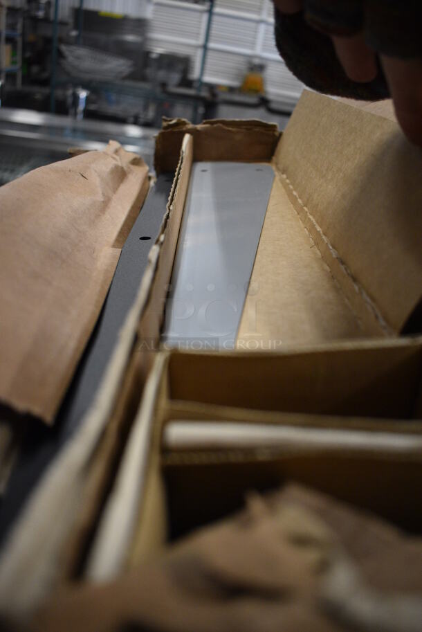 BRAND NEW IN BOX! Curbside Rack - Image 3 of 3