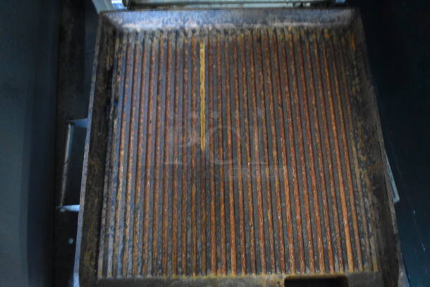 NICE! Star Pro Max Stainless Steel Commercial Countertop Electric Powered Panini Press. 17x25x18. Tested and Working! - Image 5 of 7