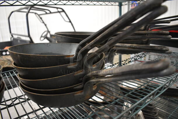 5 Cast Iron Skillets. 20x11x2.5. 5 Times Your Bid! - Image 3 of 3