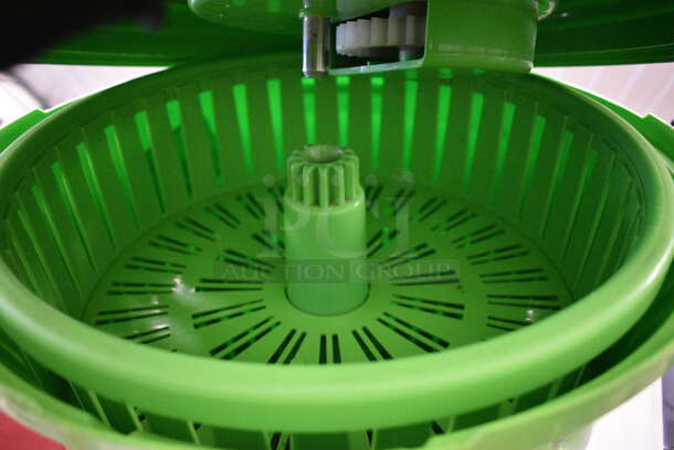 Winco Green Poly Lettuce Spinner Salad Spinner. 18x18x22 - Image 4 of 5