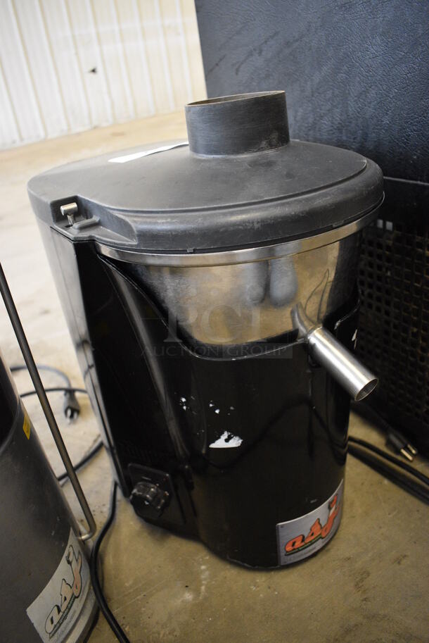 NICE! Zumex Metal Commercial Countertop Automatic Specialty Juicer. 12x17x19. Tested and Does Not Power On - Image 2 of 9