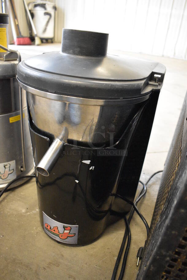 NICE! Zumex Metal Commercial Countertop Automatic Specialty Juicer. 12x17x19. Tested and Does Not Power On - Image 3 of 9