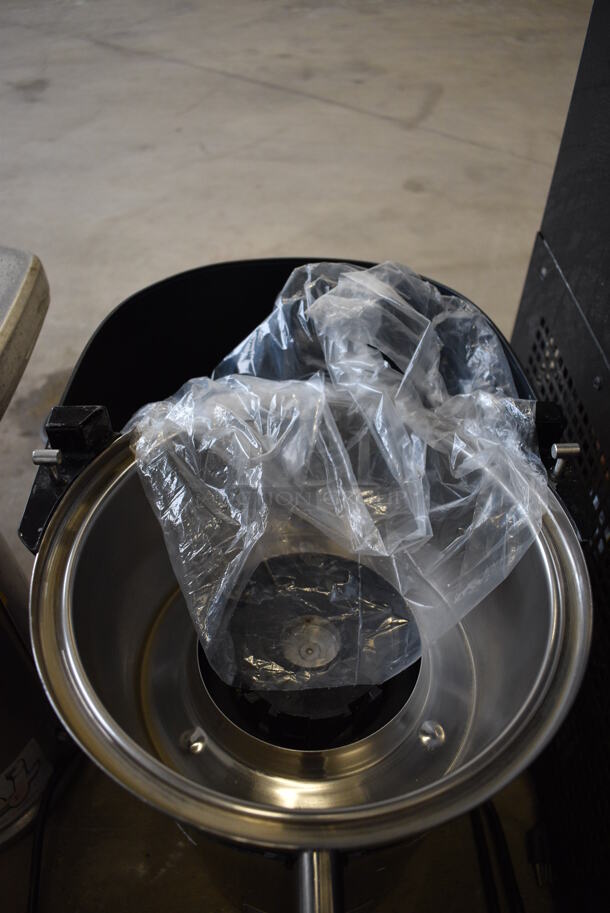 NICE! Zumex Metal Commercial Countertop Automatic Specialty Juicer. 12x17x19. Tested and Does Not Power On - Image 6 of 9