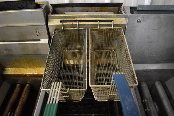 NICE! Royal Model RFT-50 Stainless Steel Commercial Natural Gas Powered Deep Fat Fryer on Commercial Casters. 114,000 BTU. 15.5x31x46 - Image 4 of 6