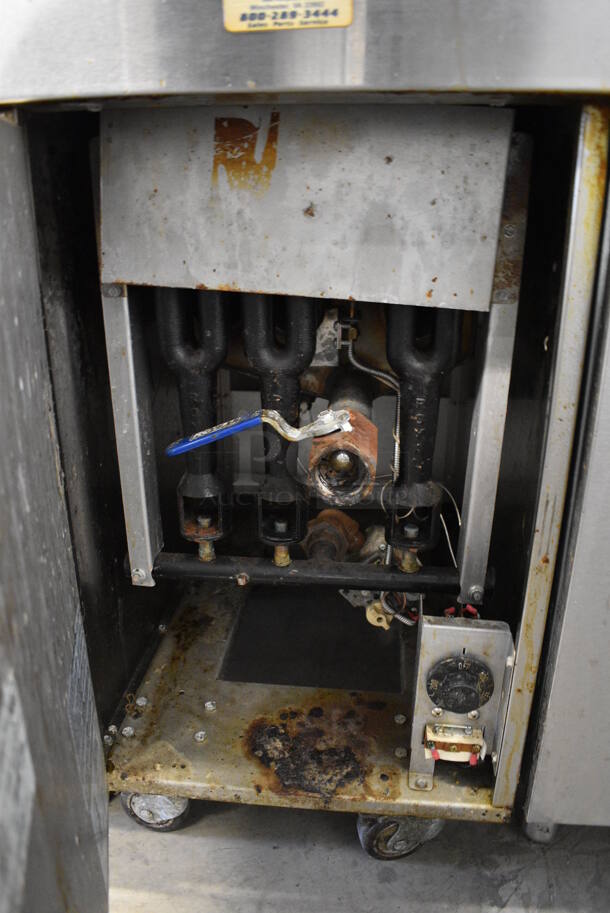 NICE! Royal Model RFT-50 Stainless Steel Commercial Natural Gas Powered Deep Fat Fryer on Commercial Casters. 114,000 BTU. 15.5x31x46 - Image 5 of 6