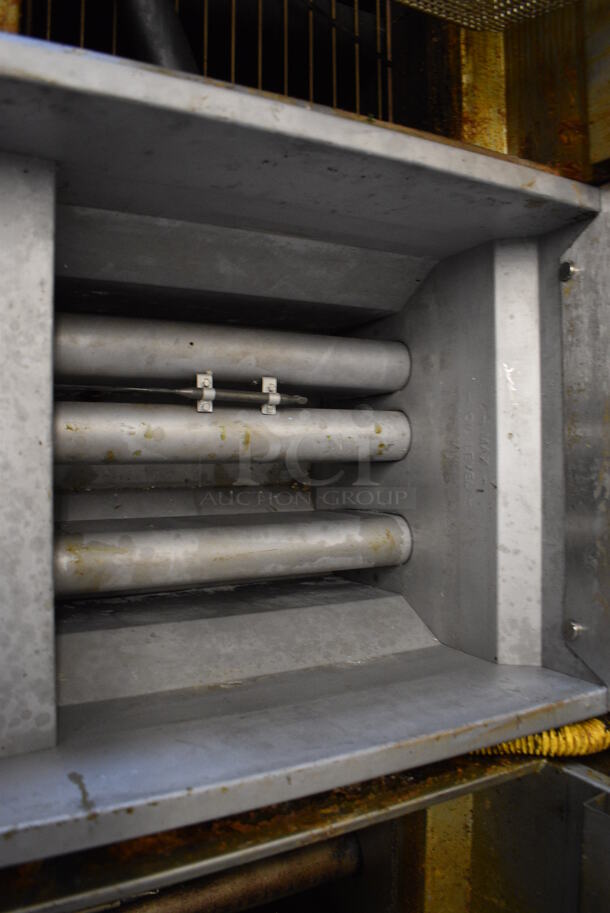 NICE! 2016 Qualite Model QL-9/NG Stainless Steel Commercial Natural Gas Powered Deep Fat Fryer. 90,000 BTU. 15.5x30x47 - Image 4 of 6