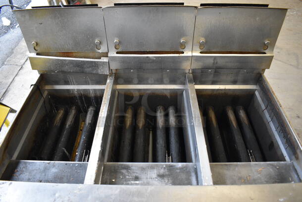 BEAUTIFUL! 2014 Pitco Frialator Model SSH60 ENERGY STAR Stainless Steel Commercial Floor Style Natural Gas Powered 3 Bay Deep Fat Fryer w/ Filtration System on Commercial Casters. 80,000 BTU. 47x35x48 - Image 3 of 11