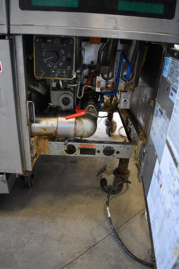 BEAUTIFUL! 2014 Pitco Frialator Model SSH60 ENERGY STAR Stainless Steel Commercial Floor Style Natural Gas Powered 3 Bay Deep Fat Fryer w/ Filtration System on Commercial Casters. 80,000 BTU. 47x35x48 - Image 5 of 11