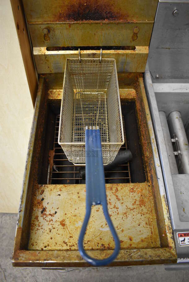 NICE! 2012 Pitco Frialator Model 35C+ Stainless Steel Commercial Natural Gas Powered Deep Fat Fryer w/ Metal Fry Basket. 90,000 BTU. 15.5x30x47 - Image 4 of 6