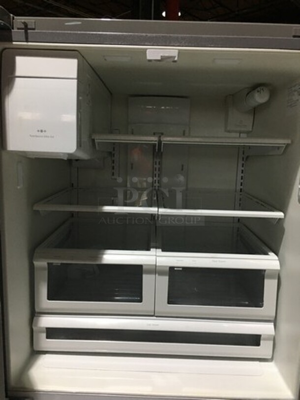 Frigidaire Reach In 2 Door Refrigerator! With Bottom Pull Out Freezer! With Water & Ice Dispenser! All Stainless Steel! Model FGHB2869LFB Serial 4A24021822! 115V! - Image 7 of 12