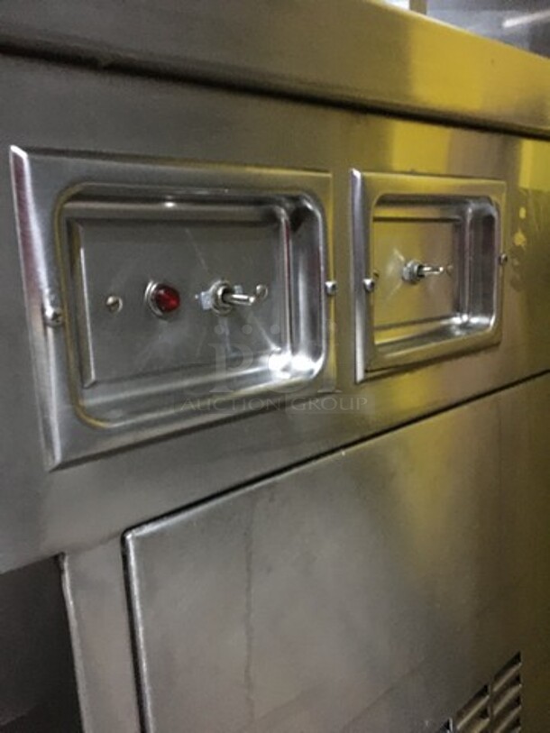 Nice! Dunhill Refrigerated Cold Pan/Salad Bar Work/Serving Station! With Underneath Storage Space! With Sneeze Guard! All Stainless Steel! Model C560MO Serial 08283! 120V 1 Phase! On Casters! - Image 9 of 10