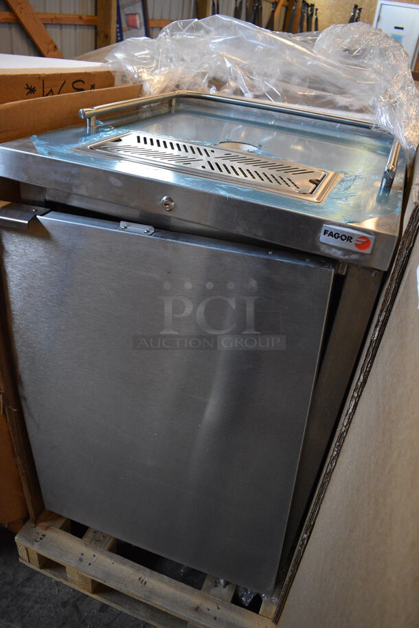 BRAND NEW! 2015 Fagor Model FDD44S Stainless Steel Commercial Single Door Direct Draw Kegerator on Commercial Casters. Comes w/ Beer Tower. 115 Volts, 1 Phase. 25x28x41. Tested and Working! - Image 11 of 11