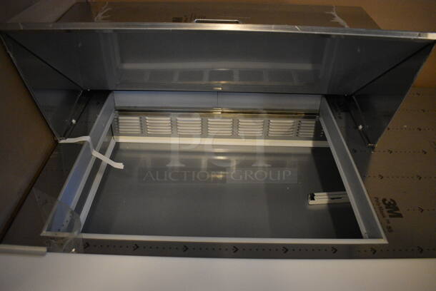 BRAND NEW! Beverage Air Model SPE72-12M Stainless Steel Commercial Sandwich Salad Prep Table Bain Marie Mega Top w/ 12 BRAND NEW IN BOX Vollrath 1/6 Size Drop In Bins and 4 BRAND NEW IN BOX Commercial Casters. 115 Volts, 1 Phase. 72x36.5x40. Tested and Working! - Image 4 of 10