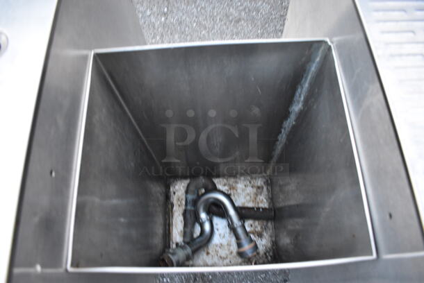 Metal Trash Can. 12.5x11.5x25.5 - Image 2 of 3