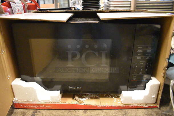 BRAND NEW IN BOX! Magic Chef Countertop Microwave Oven. 20x15x12 - Image 1 of 4