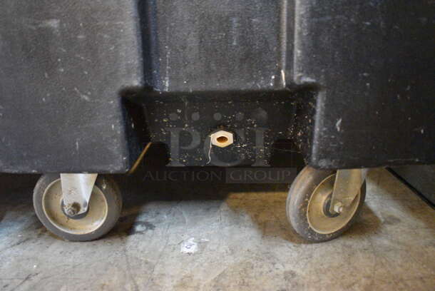 Cambro Black Poly Ice Bin on Commercial Casters. 23x32x29 - Image 7 of 7