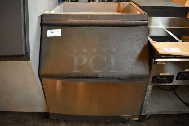 NICE! Manitowoc Model S400 Stainless Steel Commercial Ice Bin w/ Poly Flap Lid. 30x33x39