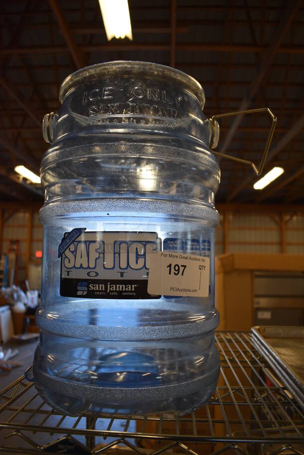 San Jamar SafTice Blue Poly Ice Bucket. 10x10x18 - Image 1 of 2